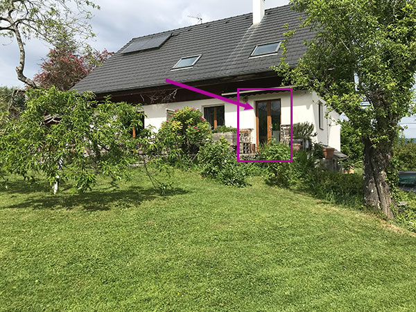 Vue de l'entrée du lieu de RV